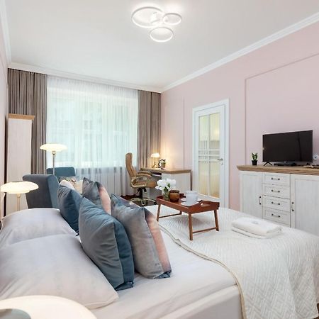 Luxurious & Unique Apartment Mickiewicza Cracow By Renters Prestige Cracovia Esterno foto