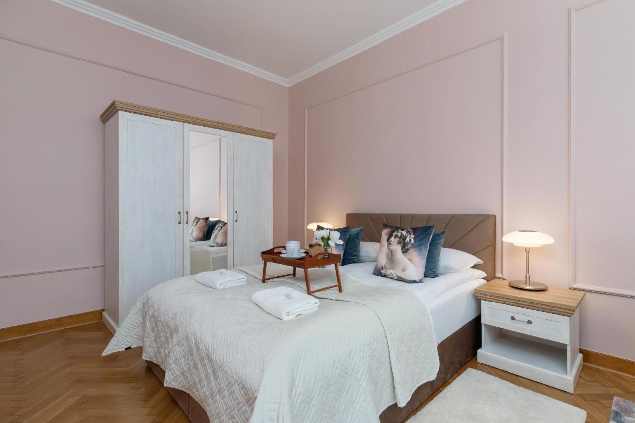 Luxurious & Unique Apartment Mickiewicza Cracow By Renters Prestige Cracovia Esterno foto